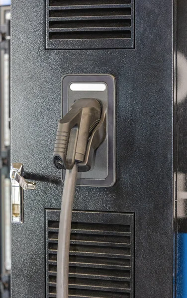 联合充电系统适配器电动车站 — 图库照片