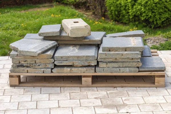 재활용 Granite Tiles Stack Cargo Pallet — 스톡 사진
