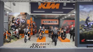 Belgrad, Sırbistan - 27 Mart 2023: Avusturyalı Motorsikletler Uluslararası Moto Tutku Gösterisinde Ktm Standını Yarışa Hazır.