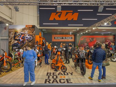 Belgrad, Sırbistan - 22 Mart 2023: Ktm Motorsikletler Uluslararası Moto Tutku Gösterisinde Booth Stand 'i yarıştırmaya hazır.