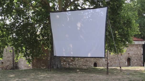 Projector Canvas Screen Shade Wood Summer Day Copy Space — Vídeo de Stock