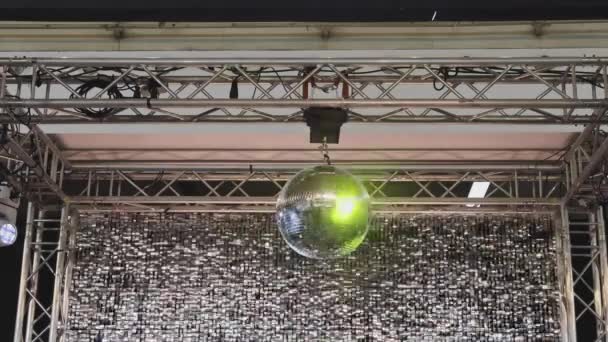 复古风格迪斯科俱乐部娱乐中的旋转镜像球 — 图库视频影像