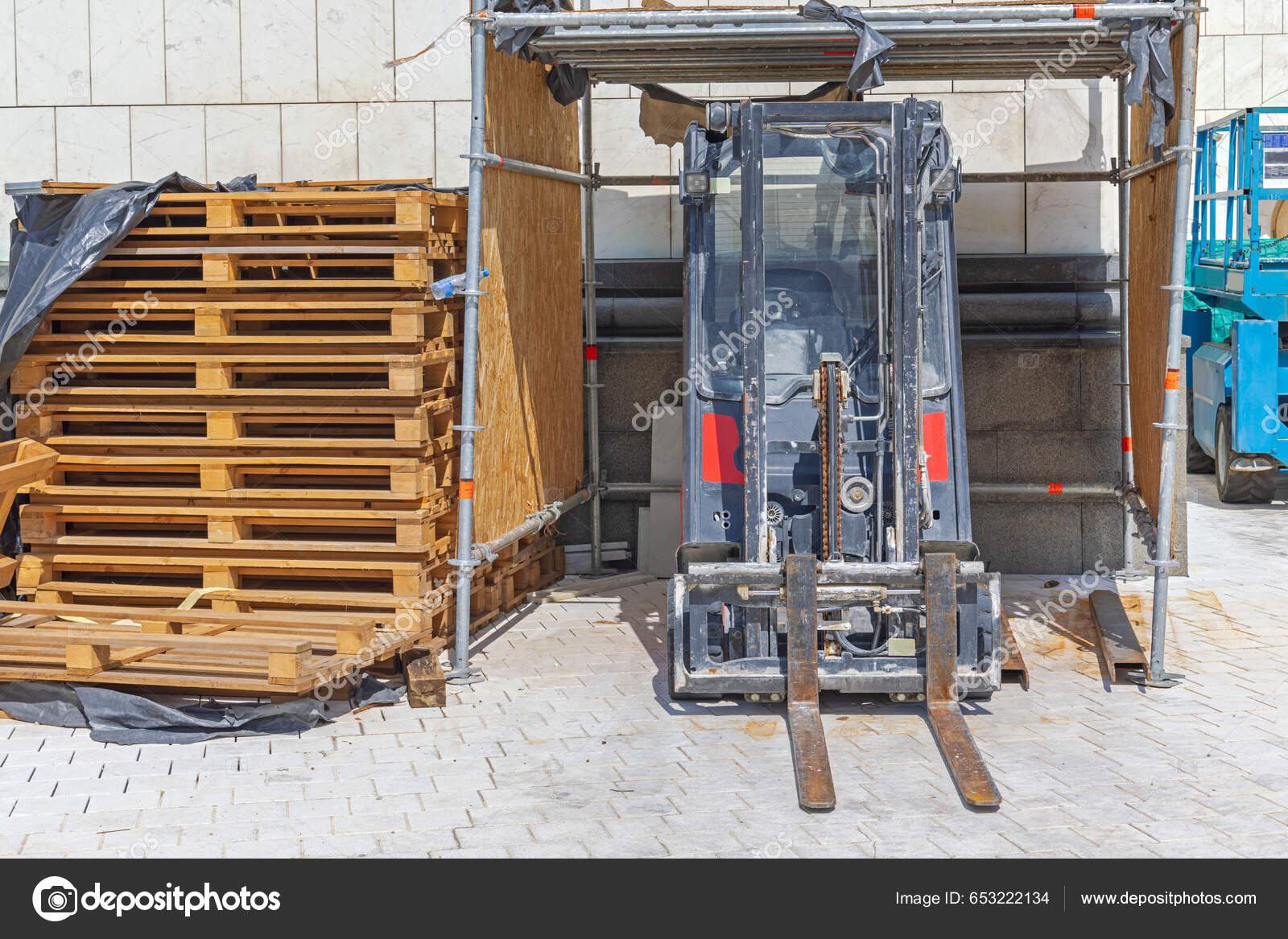 Forklift improvised cover temporary garage stack pallets construction
