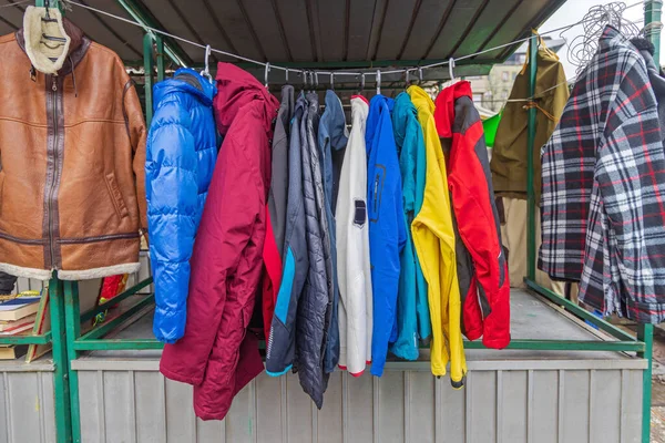 Tweedehands Winterjassen Koop Bij Flea Market — Stockfoto