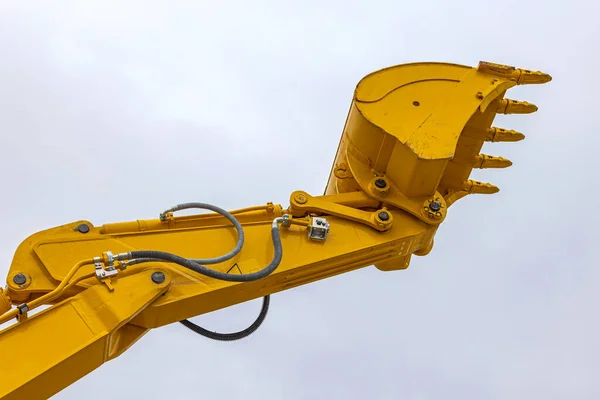 Kazıcı Kazıcı Makine Kovası Gökyüzü Üzerinde Konum — Stok fotoğraf