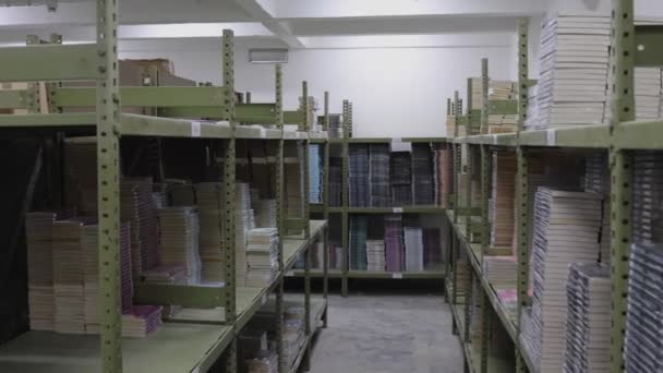 Magazinok Könyvek Print Media Racks Warehouse Storage Room Panorama — Stock videók