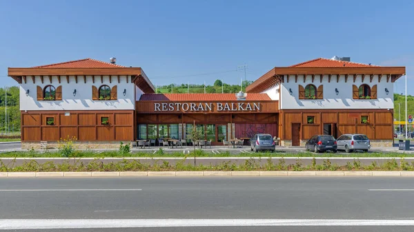 Belgrad Serbia Toukokuu 2023 Perinteinen Balkanin Keittiö Ravintola Ava Park — kuvapankkivalokuva