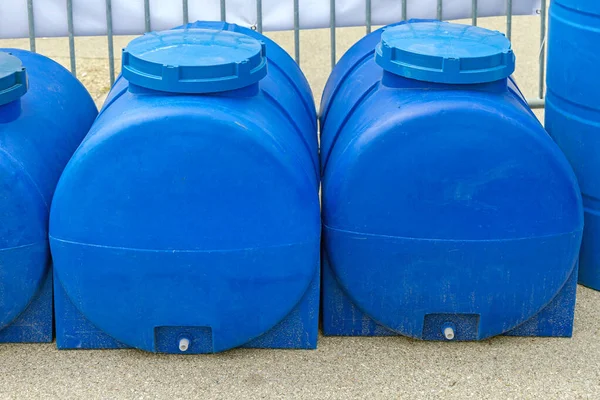 Solução Tanques Armazenamento Água Potável Plástico Azul Grande — Fotografia de Stock