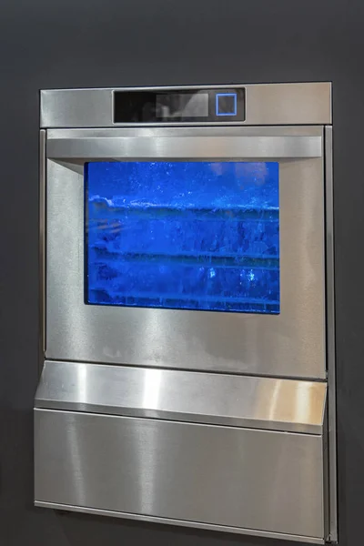 Waterplons Glazen Wasmachine Met Blauw Licht Schoonmaakproces — Stockfoto
