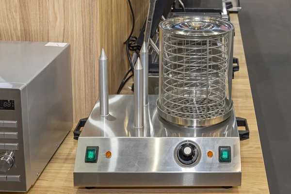 Çubuk Isıtıcısı Olan Profesyonel Sosisli Pişirme Makinesi — Stok fotoğraf