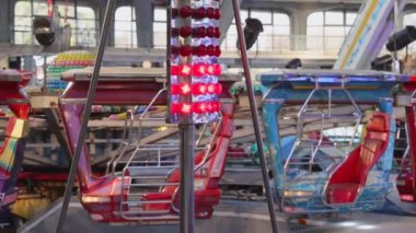 Belgrad, Sırbistan - 25 Aralık 2022: Büyük Sergi Salonunda Eğlence Parkı Panoraması.