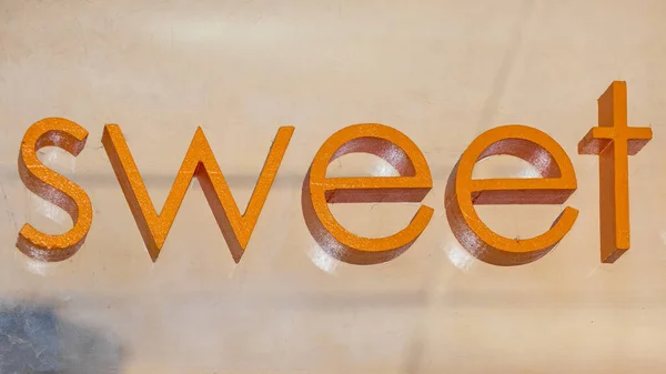 橙色3D签署甜食甜点店 — 图库照片