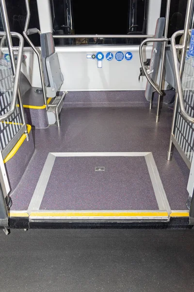 Automated Wheelchair Loading Ramp Low Floor City Bus Transporte Público — Fotografia de Stock