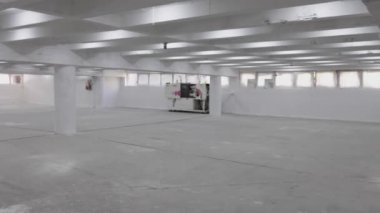 Geniş Boş Salon Fabrikası. Panorama 'ya Yapı Işıkları.