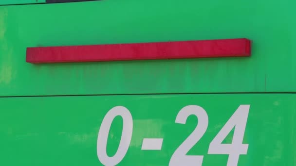 Petrol Stasyonu Totemi Büyük Led Yakıt Fiyatları Yükseldi — Stok video