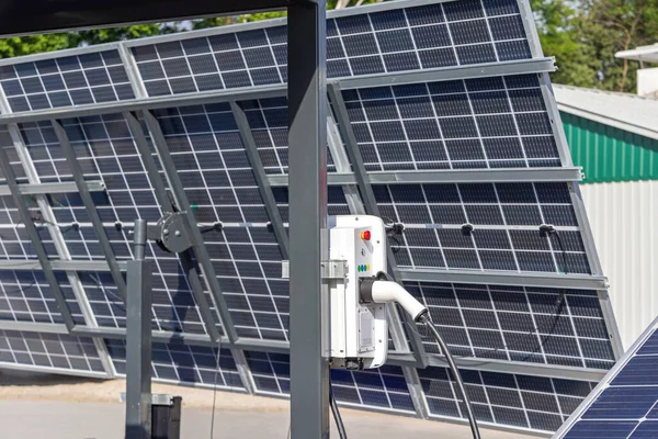 Ładowarka Tablicą Paneli Słonecznych Energia Słoneczna Czysta Energia — Zdjęcie stockowe