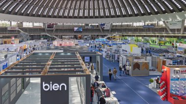 Belgrad, Sırbistan - 27 Nisan 2022: Büyük Salonda İnşaat Fuarı Fuarı Fuarı.