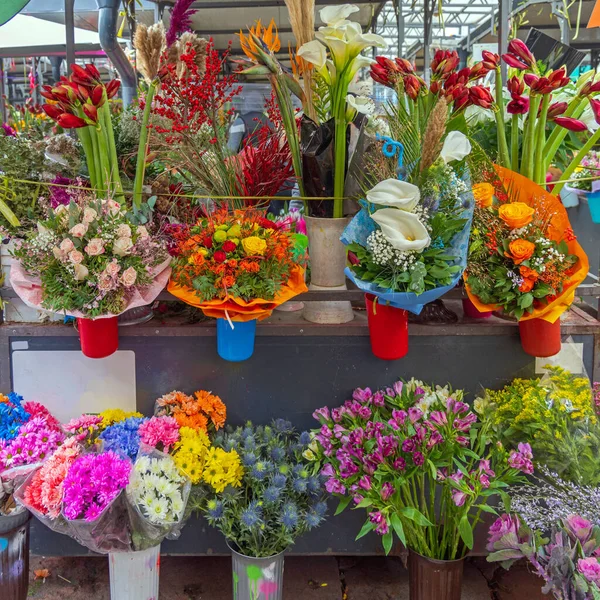 Färska Blommor Fancy Buketter Florist Market Stall — Stockfoto