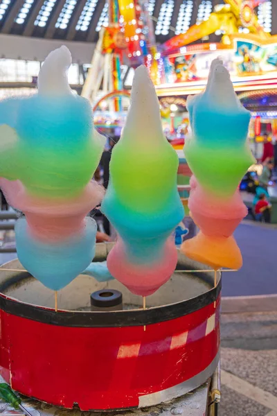 Rainbow Cotton Candy Floss Machine Parque Atracciones —  Fotos de Stock