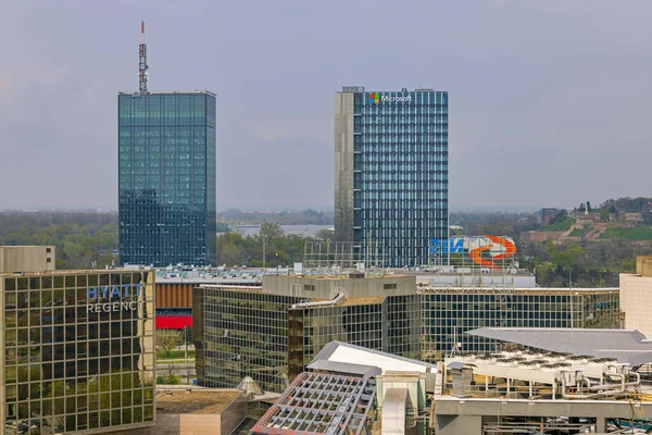 ベオグラード セルビア 2023年4月9日 ホテルハイアットとツインタワーは現代の高層ビルを使用しています — ストック写真