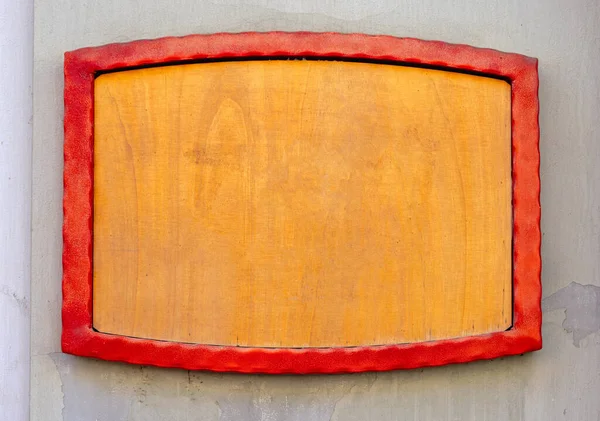 Κόκκινο Μεταλλικό Πλαίσιο Ξύλινη Επιφάνεια Εισαγωγή Τοίχο Copy Space — Φωτογραφία Αρχείου