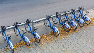 Oslo, Norveç - 30 Ekim 2016: Norveç, Oslo 'da Bisiklet Kiralama Telia Raskest.