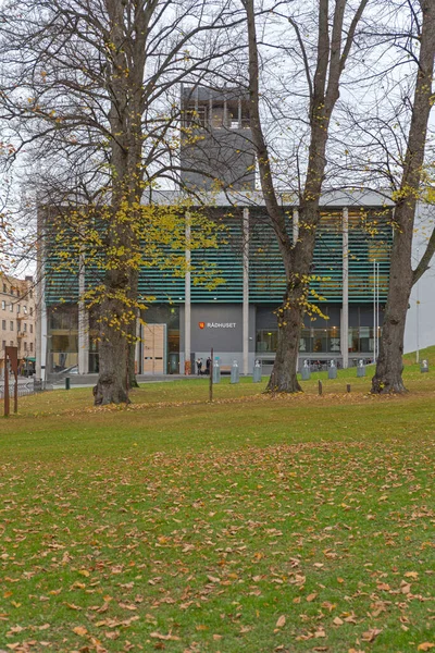 Fredrikstad Noruega Outubro 2016 Prefeitura Radhuset Município Edifício Parque Dia — Fotografia de Stock