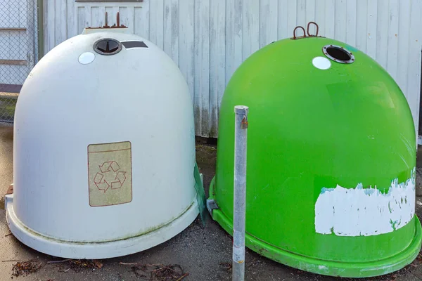 Due Contenitori Bottiglie Vetro Riciclaggio Svezia — Foto Stock