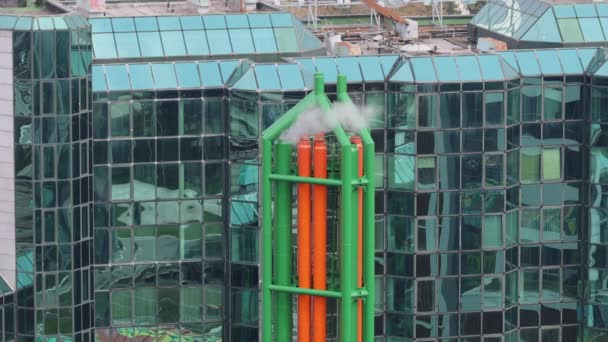 ホワイト蒸気蒸気ボイラー煙突フルートパイプ近代的な建築暖房システム — ストック動画