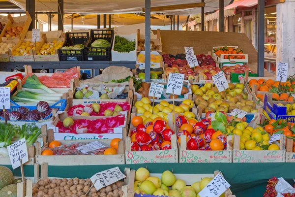 Venecia Italia Enero 2017 Frutas Verduras Frescas Puesto Del Mercado — Foto de Stock