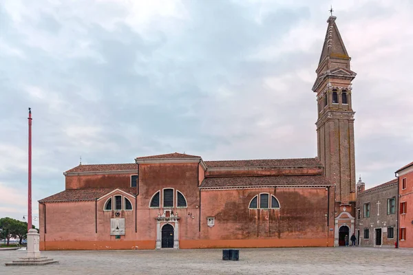 Burano Włochy Stycznia 2017 Kościół Rzymskokatolicki Marcina Burano Island Winter — Zdjęcie stockowe