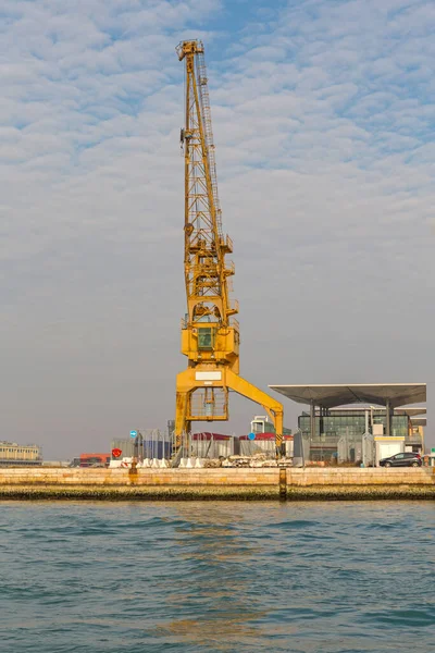 Tall Crane Commercial Harbour Port Venice Italy Winter Day — стоковое фото
