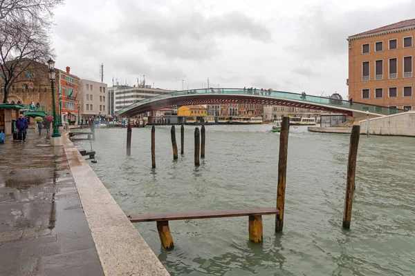 Venezia Febbraio 2018 Modern Arched Steel Glass Footbridge Design Minimalista — Foto Stock