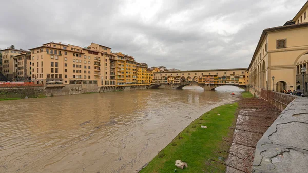 Florence Italy February 2018 Historic Ponte Vecchio Bridge Landmark River — Stock Photo, Image