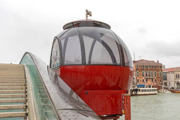 Talya Venedik Köprüsü Nde Nakliye Tekerlekli Sandalyesi Kulübesi — Stok fotoğraf