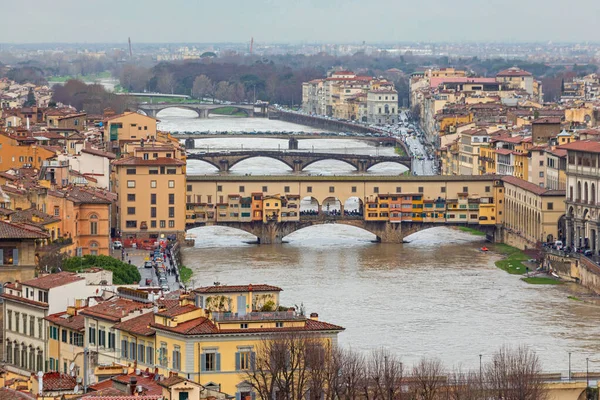 Ponte Vecchio Φλωρεντία Τοσκάνη Ιταλία Cityscape Κατά Χειμερινή Ημέρα Wet — Φωτογραφία Αρχείου
