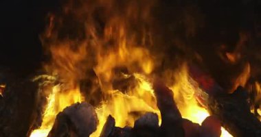 Şömine Dekorasyonunda Yangın Duman Yakma Efekti