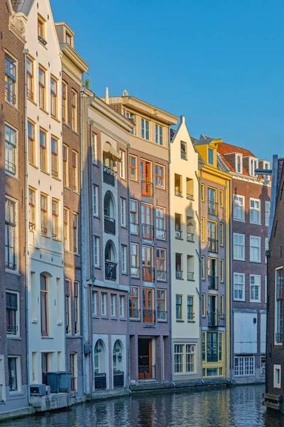 阿姆斯特丹市中心供水运河的住宅 — 图库照片