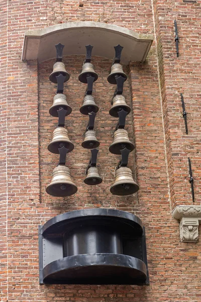 阿姆斯特丹市中心的一套Carillon Brass钟 — 图库照片