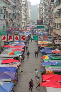 Hong Kong, Çin - 25 Nisan 2017: Fa Yuen Caddesi Market Mong Kok Kowloon Bahar Günü.