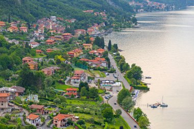 Como, İtalya - 14 Haziran 2019: Lombardy Yaz Öğleden Sonra Como Gölü 'nde Onno Kasabası Havadan Görünümü.