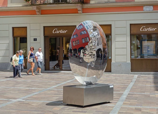スイスのルガーノ 6月14 2019 町の中心部にあるエミリオ マレーニ広場にある高級店カルティエ — ストック写真