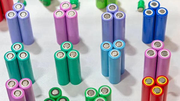 Yeni Renkli Kodlanmış Lityum Yon Batarya Hücreleri — Stok fotoğraf