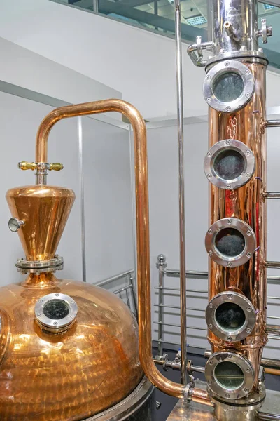 Clásico Cobre Destilar Alcohol Todavía Equipo Cervecería — Foto de Stock