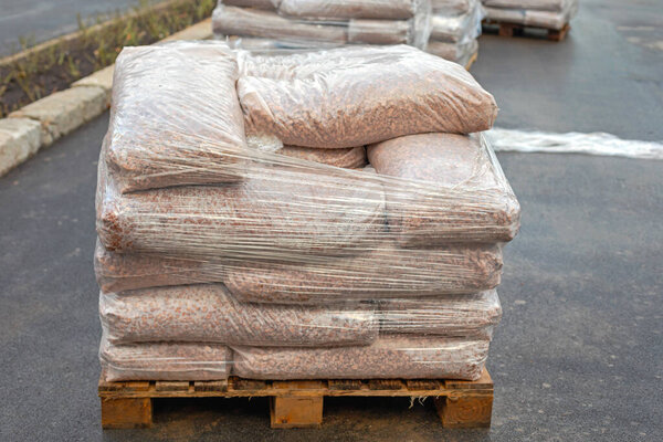 Доставка тяжелых материалов в навалочных мешках на поддонах