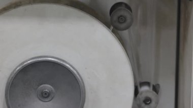 Paketleme Makinesi 'nde folyo gerilim silindirleri kapanıyor