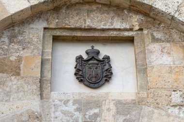 Belgrad, Sırbistan - 12 Aralık 2018: Kalemegdan Kalesinde Eski Sırbistan Krallığı Arması.