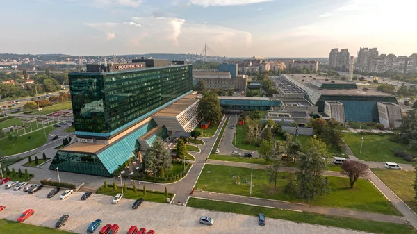 Belgrado Sérvia Agosto 2018 Edifício Vidro Verde Hotel Crowne Plaza — Fotografia de Stock
