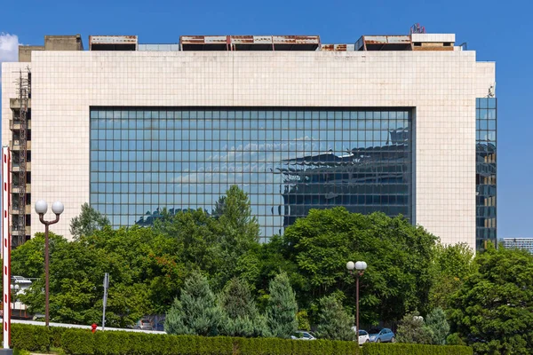 Groot Kantoor Gebouw Nieuwe Belgrado Zonnige Zomerdag — Stockfoto