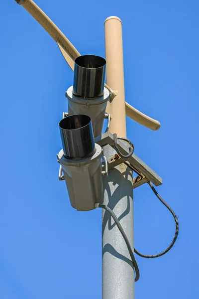 Два Отражателя Light Pole City Lightning — стоковое фото